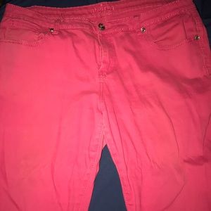 Pink Capri 's Rhinestones on the pockets